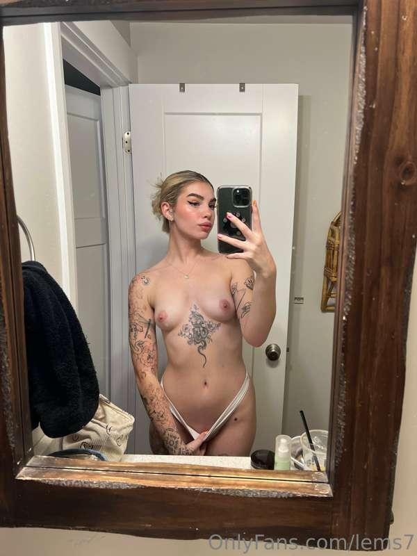 titty tuesday!! 🤍