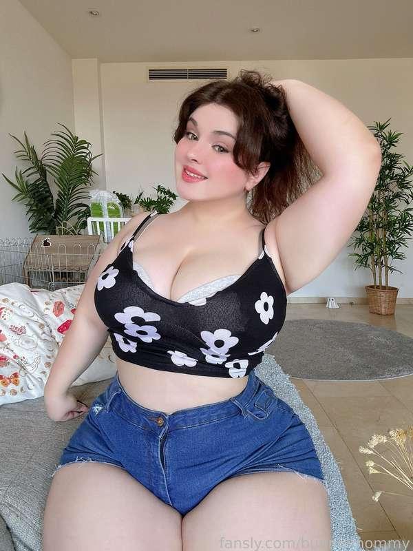 Went to groceries today, took some naughty selfies for you 🥰

#fyp #curvy #chubby #bigtits #bigboobs #thick