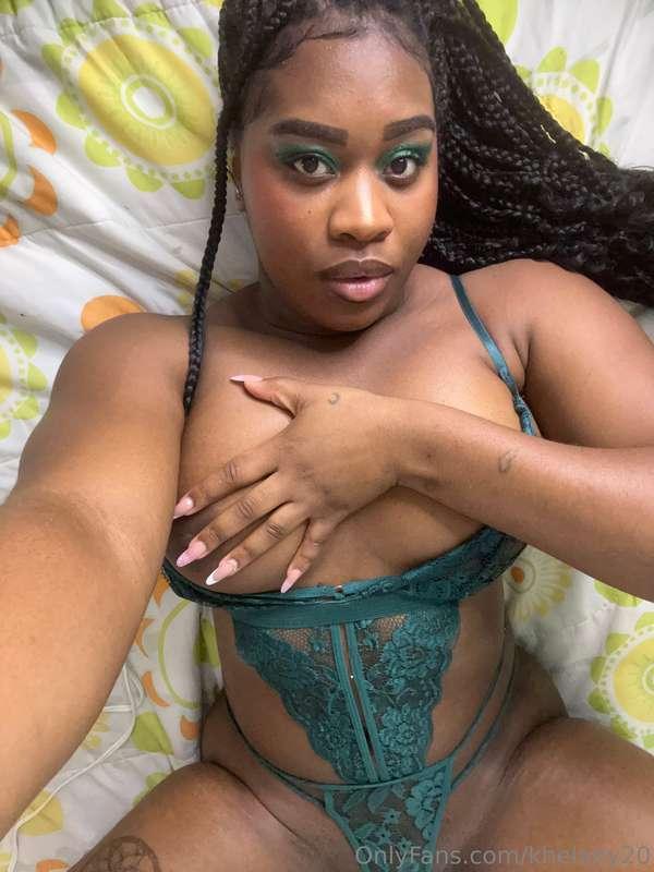 I'm very lonely, can you join me tonight? 🌚🔥