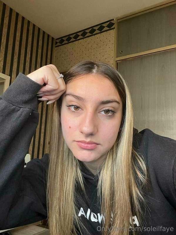 Can someone feed me with .....😘🍆👿