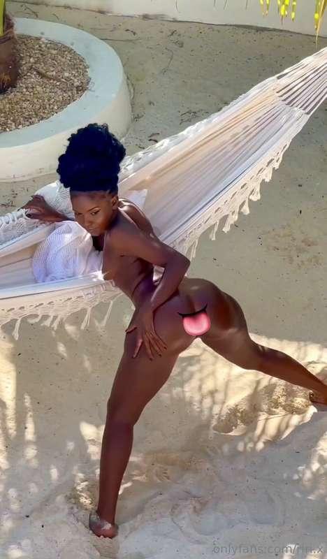 First time spying on me naked? 🤭 how much can you handle? LM..