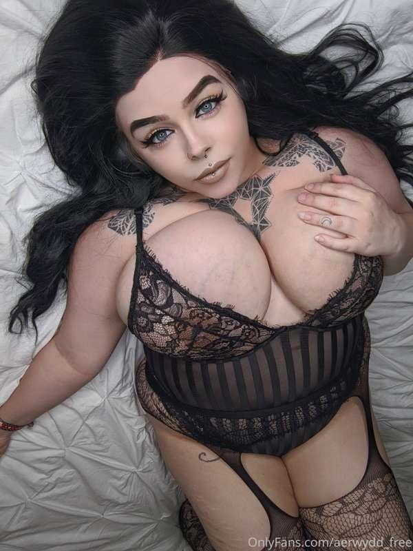 Hope you all enjoy my free page! ❤
If you want to see more, ..
