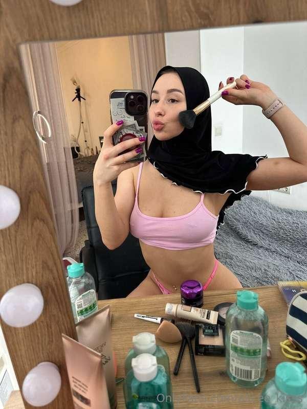 Do you like girls with or without makeup more ?😍