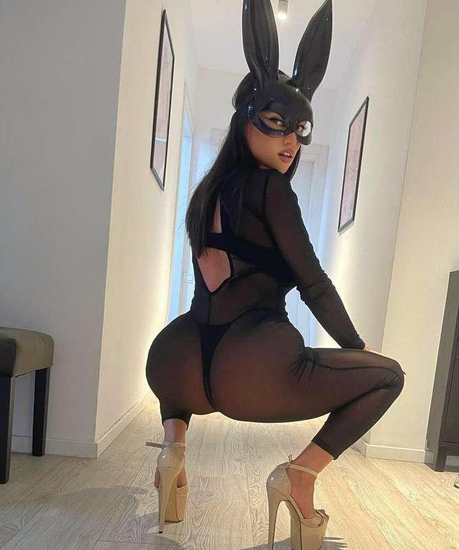 This curvy asian latina @virginia_dee will finish your cock ..