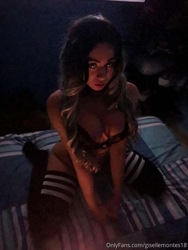 quiero ser tu niña mala 😈🔥 para que me castigues por portarm..