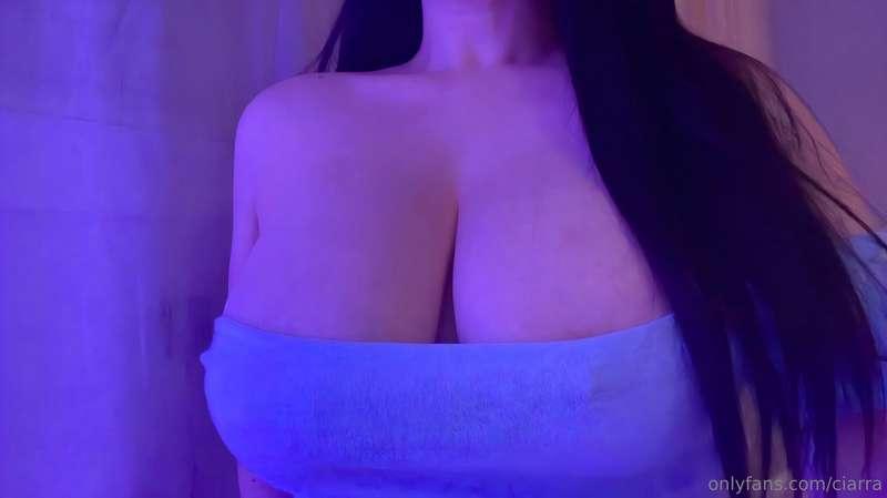 do you guys like big titty goth girls.. 🖤💜