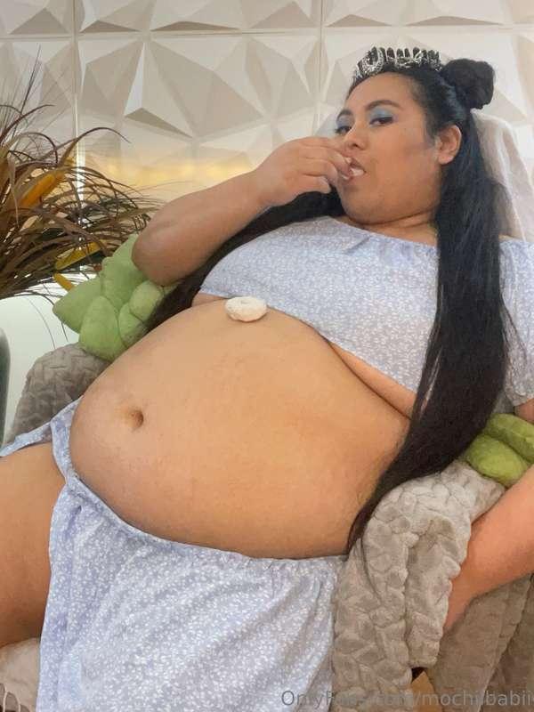 Spoiled Plump Princess | Photo SetOriginally Created October..
