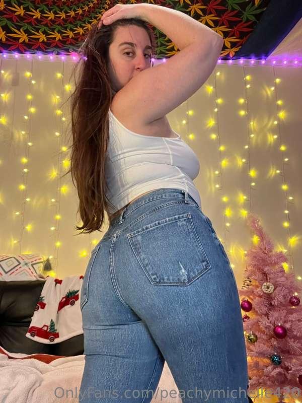 Ass In Jeans 🙋🏻‍♀️
Are you subbed to my $5 VIP? @peachymiche..