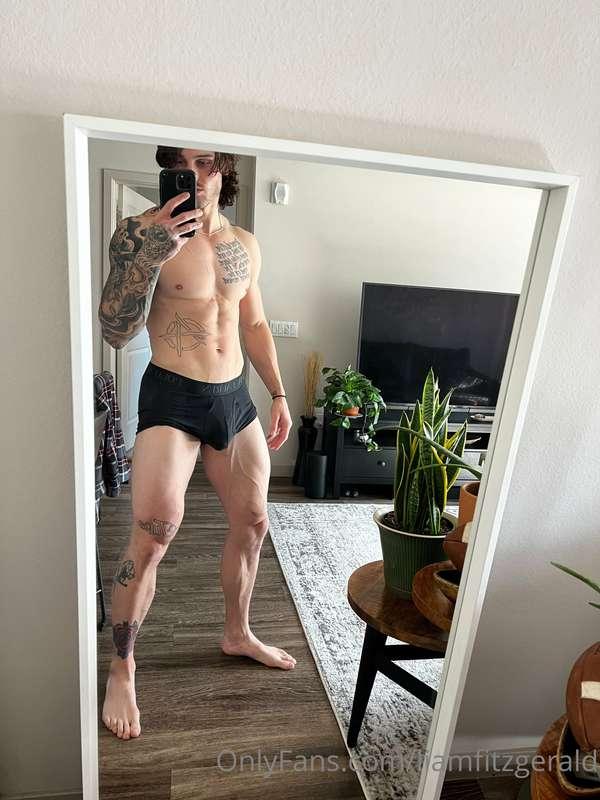 Anyone want to buy some underwear off me?😏
Send me a DM if y..