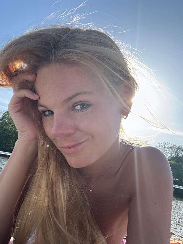 😘