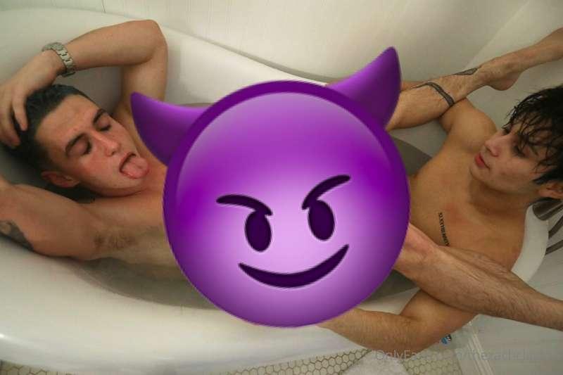 IN THE TUB WITH @diegosexclusive 😈💦💦 wanna see us get wet n ..