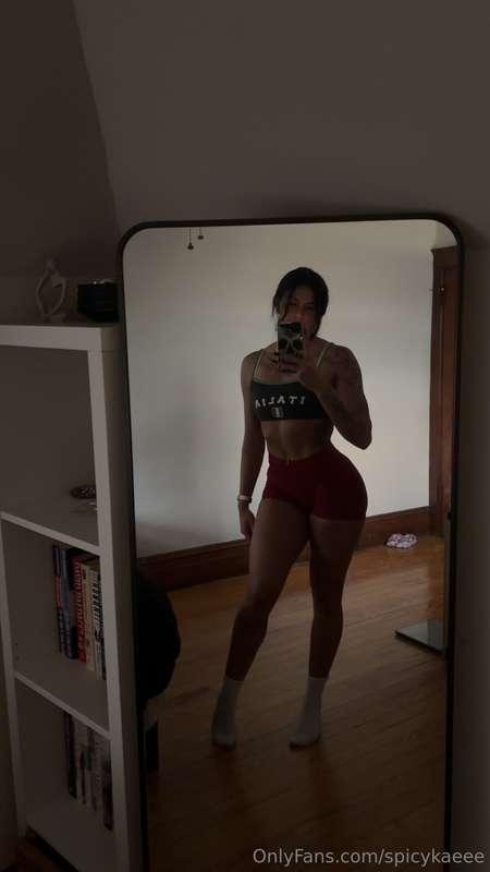 todays gym fit♥️ hitting hammies & glutes🍑