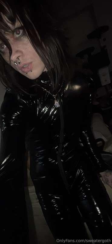 sweatergoth image #2