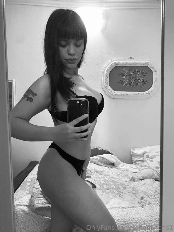 Hello loves! Do you like my outfit? Talk to me and let's hav..