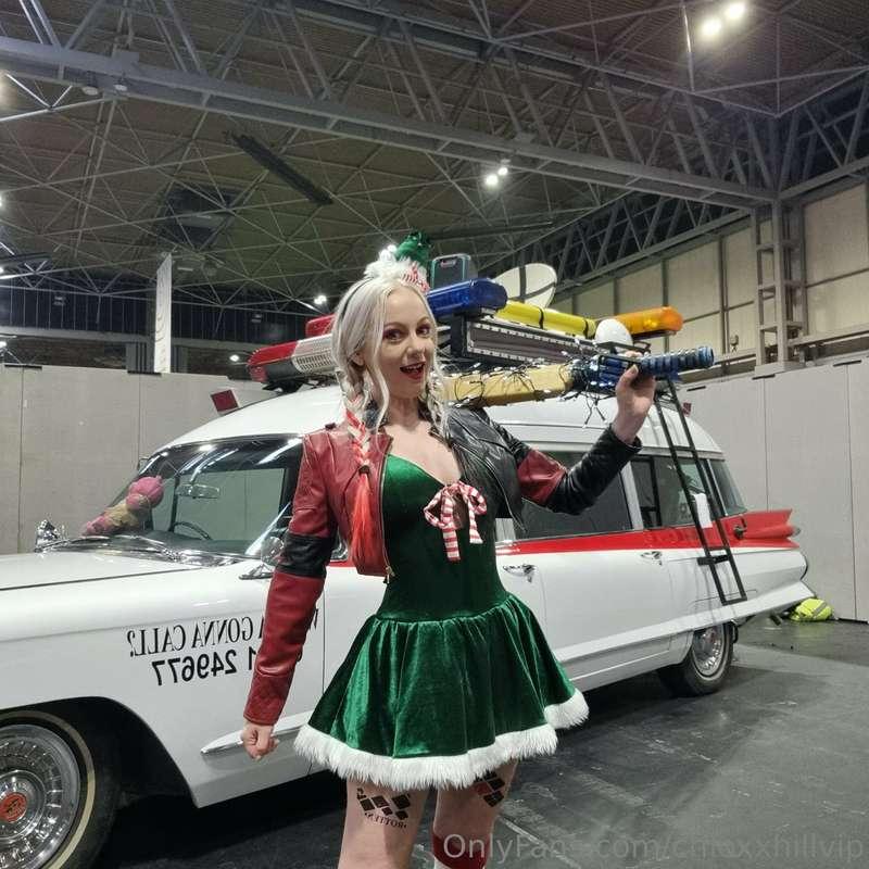 I also wore this dress to comic con.... NAUGHTY NAUGHTY.... ..