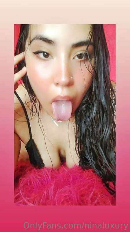 I'm horny and thirsty for cum in my mouth