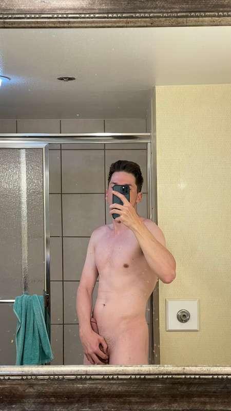 Quick pic in the hotel bathroom before checkout