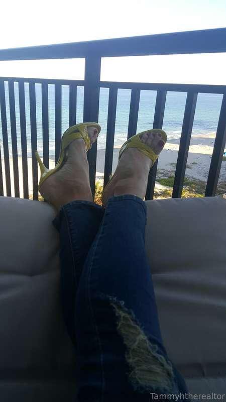 Do I have any foot lovers following me?