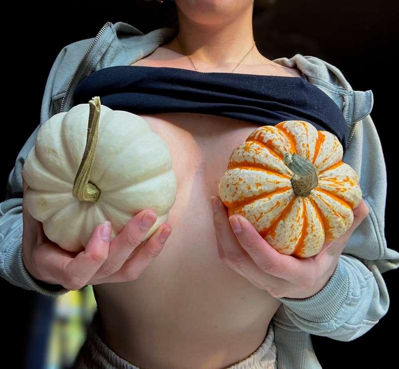 Like my pumpkins? 🎃💕
