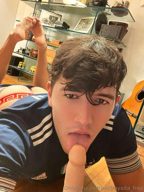 Sometimes I just feel the need to have a cock in my mouth 🥺