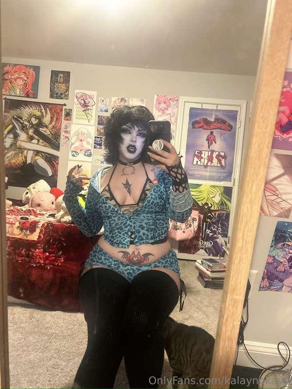 Help me take my thigh highs off 😘