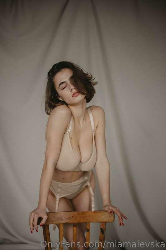 Wanna see more from this shoot? ☺️🫶🏻