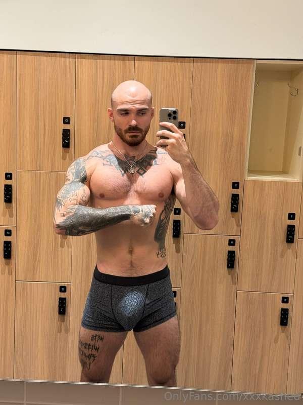 Which pose do you prefer? Be honest...