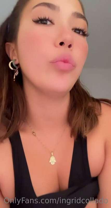 Just one kiss and you'll be mine 😈👄