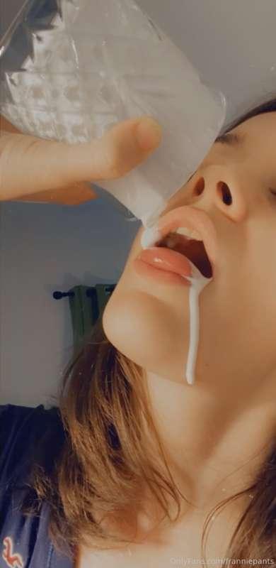 Do you want to see my enjoy this glass of cream? 🐄 🥛 💦 
View..