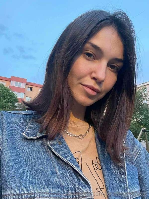 My face, so you don't forget me😉🤭