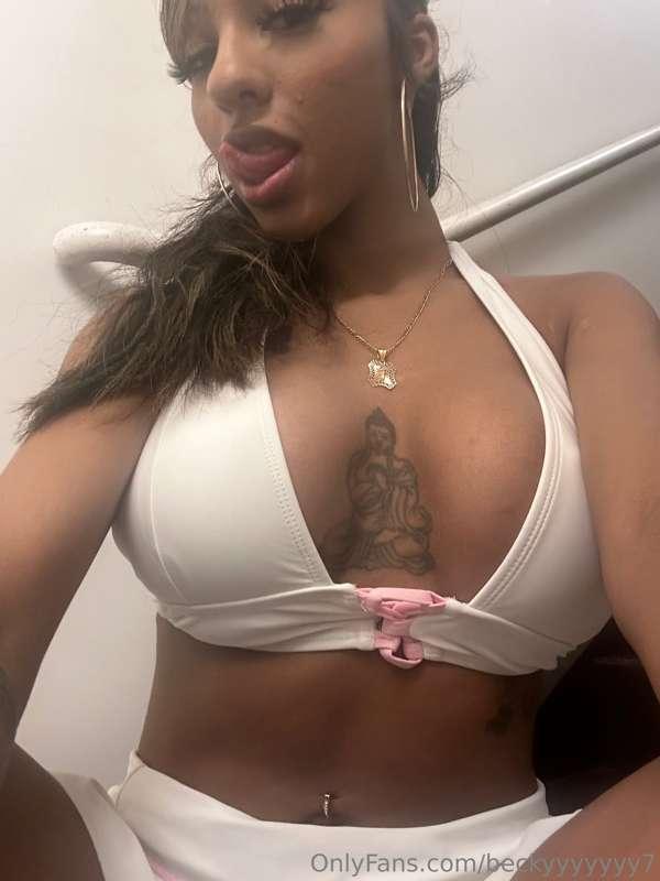 Should I move my camera down a lil for you papi? 😜