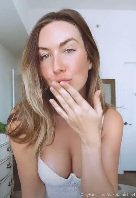 Kisses for everyone! Y'all really made my International Wome..