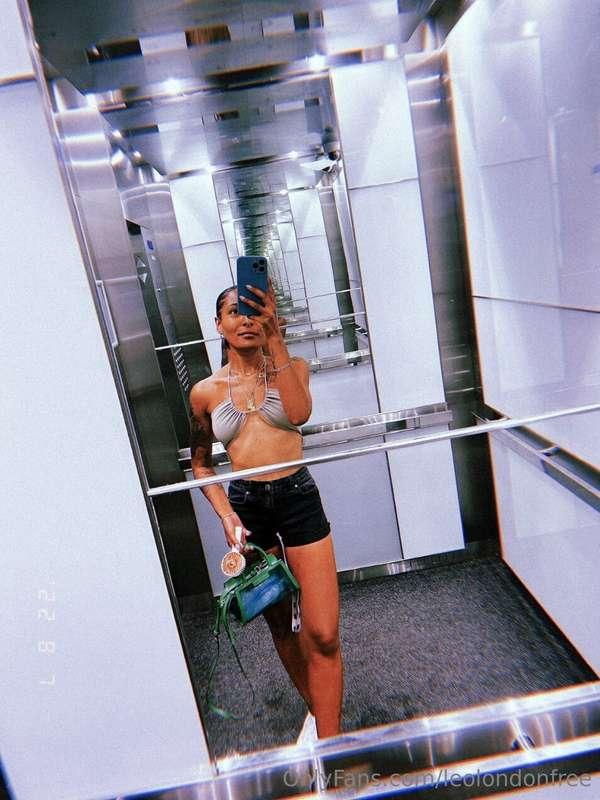 Let's have a quickie in the elevator! 😉