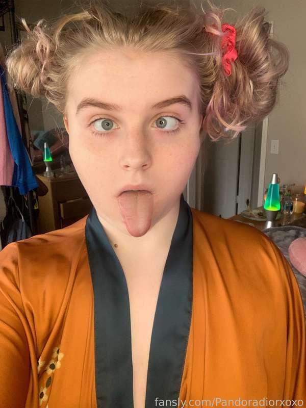 Bimbo 

https://fans.ly/r/Pandoradiorxoxo

#bimbo #slut #fyp #teen #18 #young #whore #pandorasbox #pandoradior3 #ahegao #freckles #babyface #free 