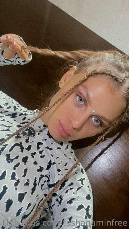 she was an irbis: plush, spotted, and most elegant...🐾🐾