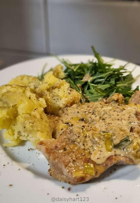 A housewife who loves to share...https://onlyfans.com/ddaisy..