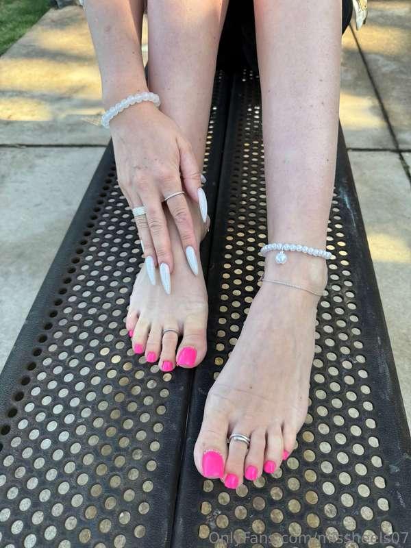 More barefoot and macro pics 🩷