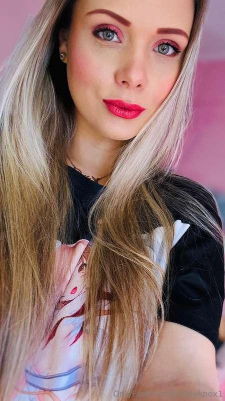 January 12th 2025Not really sure about the red lipstick 🤔🤣