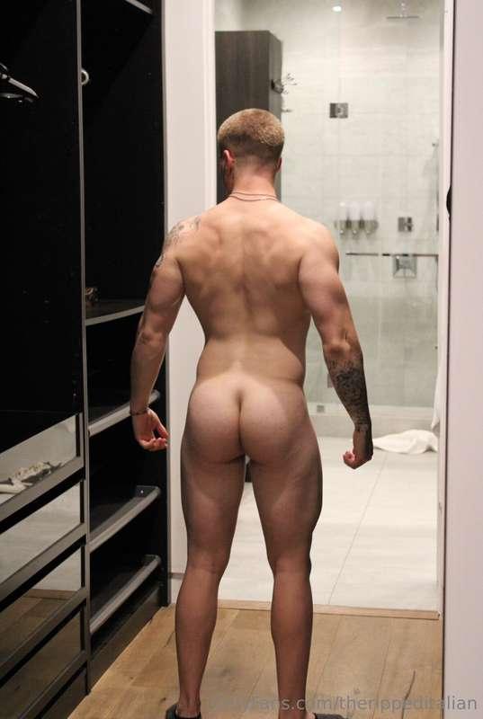 Like this if you’d shower with me💦