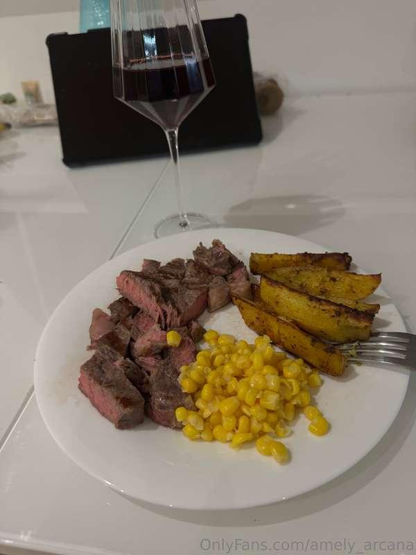 I was finally able to make a really good and tasty steak! 😍 ..