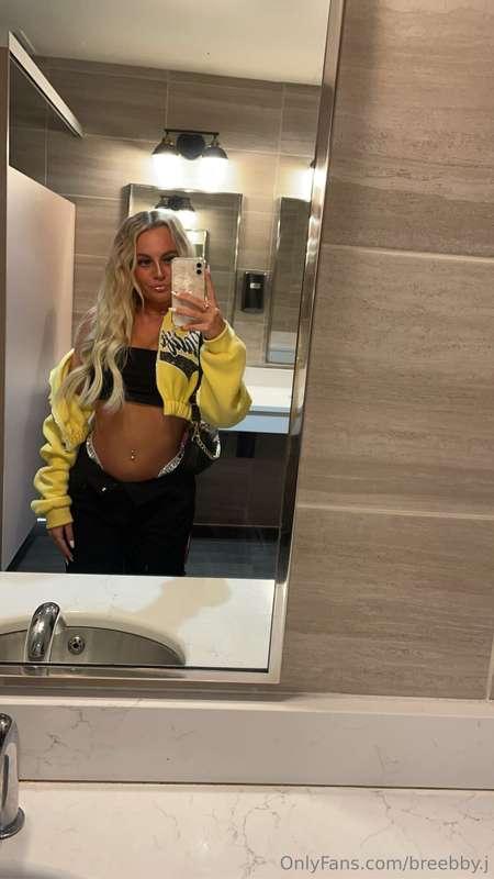 Naughty but a lil bit classy 😘 