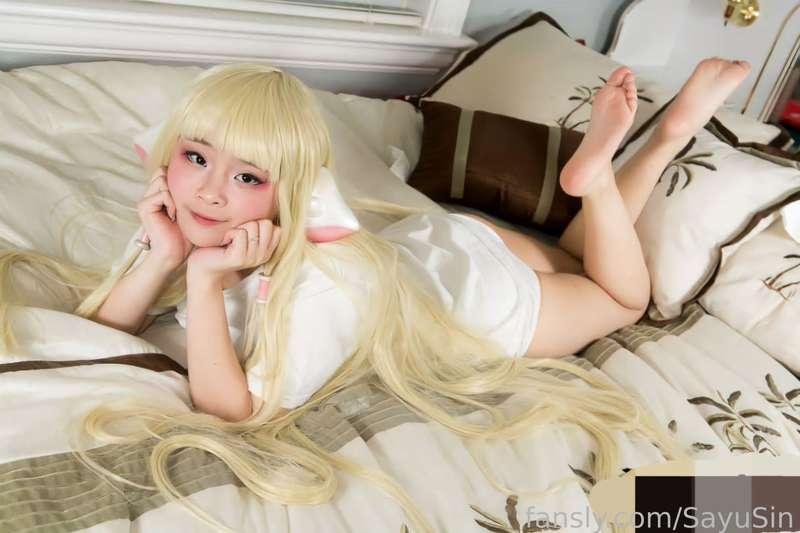 Sorry for the long wait! It's been so busy with convention season QQ

To make it up to you guys, would you like to see an old cosplay photo of mine? :3
I have lots of these hiding away from long ago hehehe 🥰
Hope you like it!