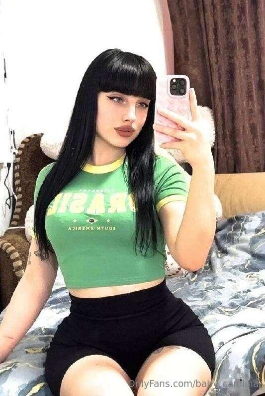 Hot brunette @xxnastyaxx really wants you to jerk off lookin..