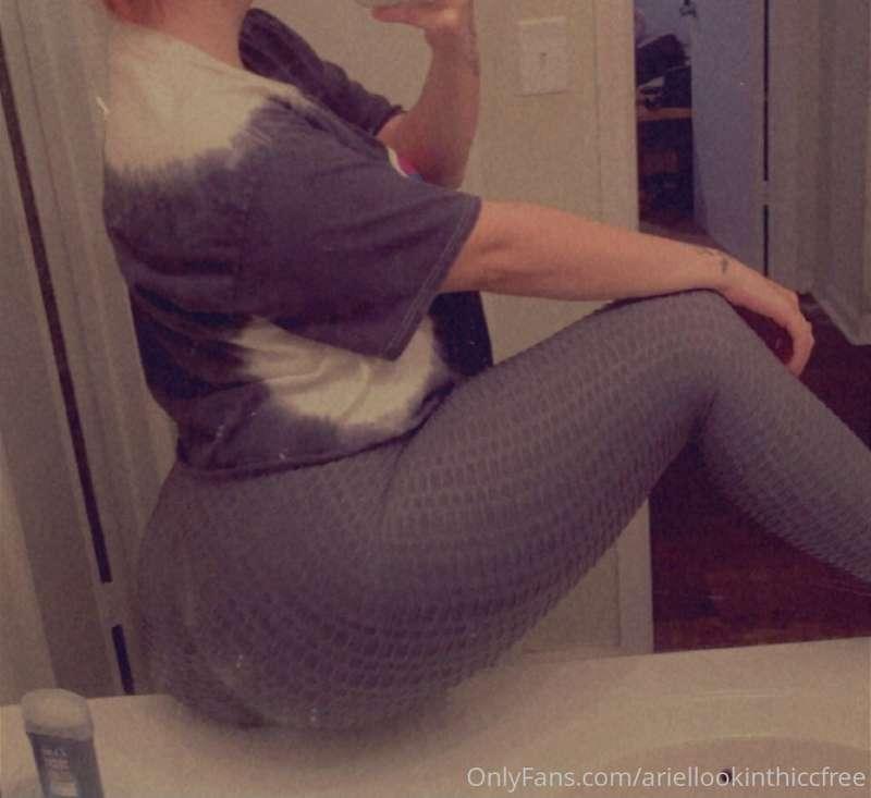 These pants compliment thicc thighs soo well 🤤🤤😍