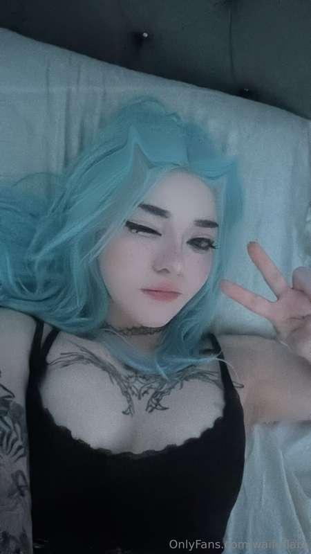 hiiii, i hope you have a great day 🖤