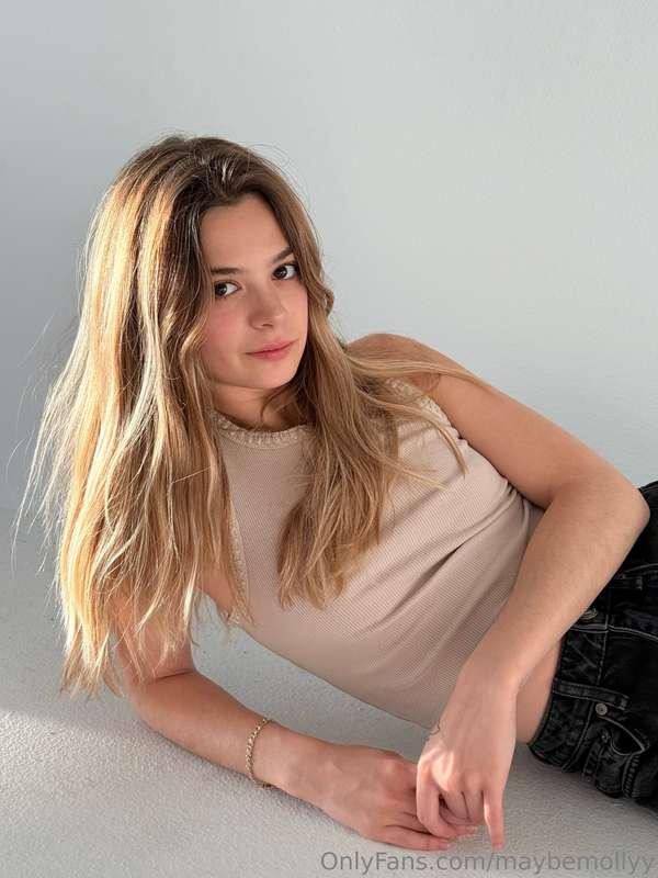I feel like a little doll here 🥰 would you play with me? dro..