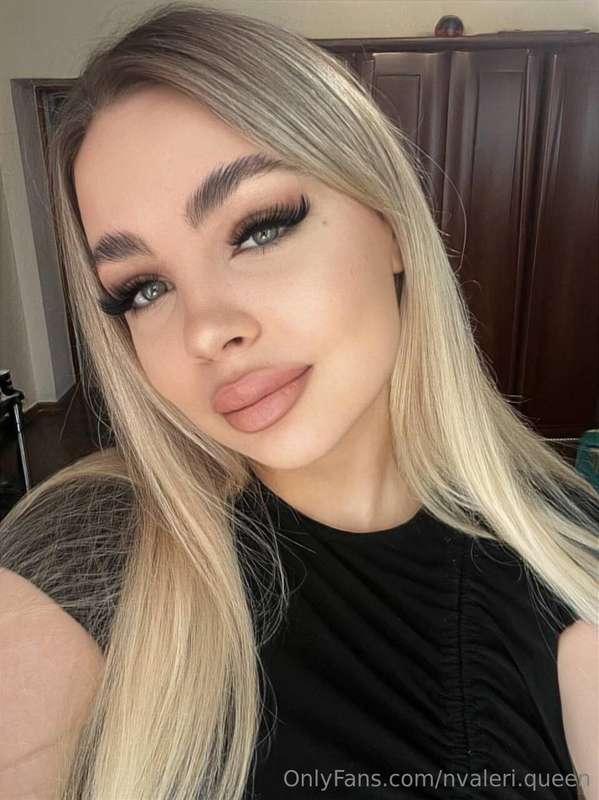 Feeling myself today 💄✨ Sometimes a simple look is all you n..