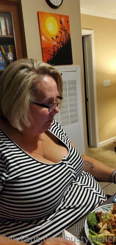Can a girl have some dinner with her cleavage all out? Anywa..