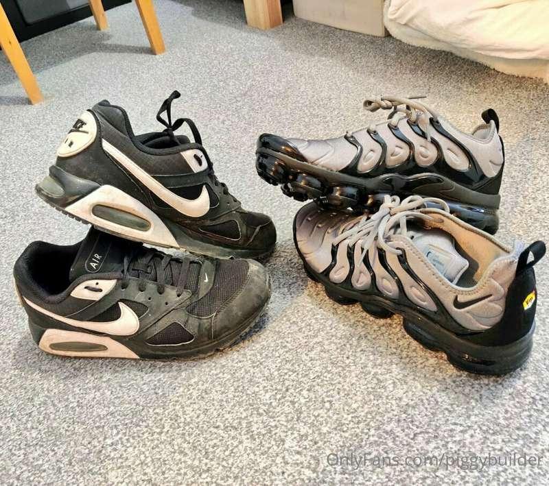 Anyone off to SNKER tonight? Which do I wear?!