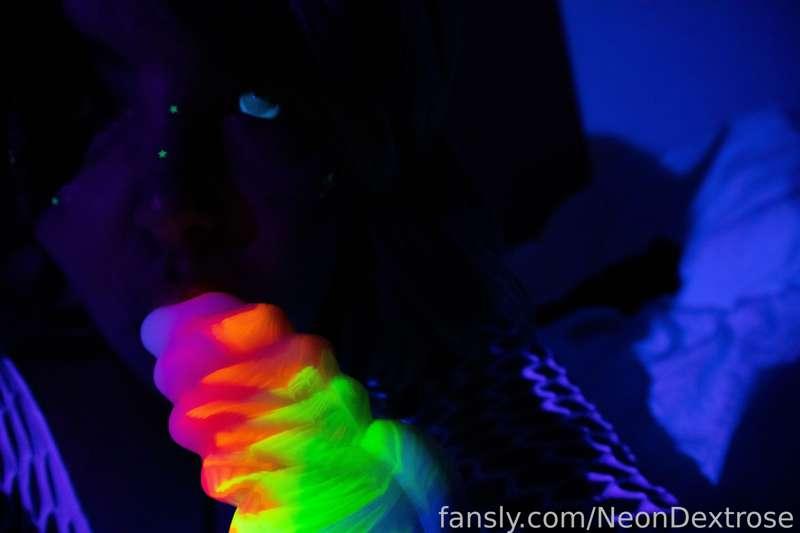 neondextrose image #3
